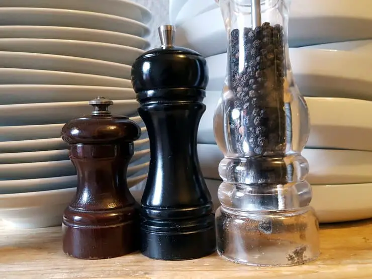 battery operated salt and pepper mills