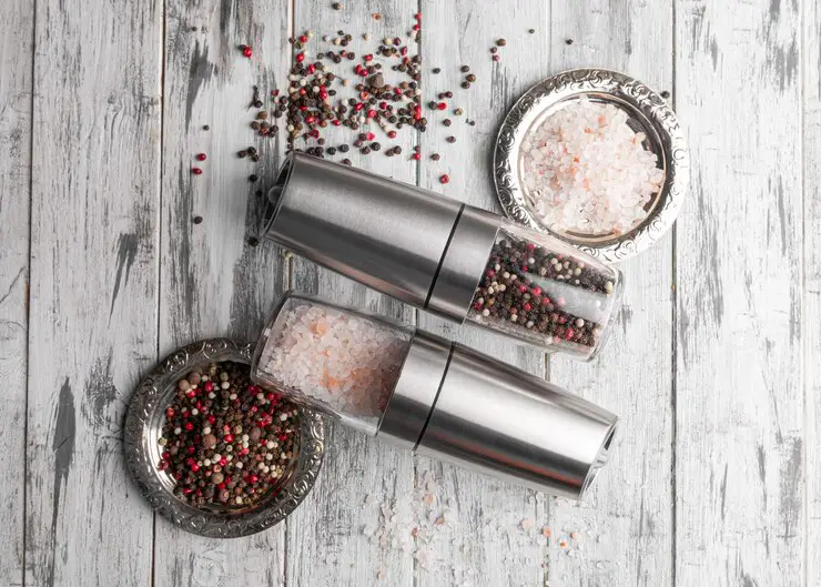 battery operated salt and pepper mills